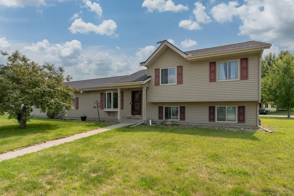 1114 Engesser Lane, Saint Peter, MN 56082 - #1