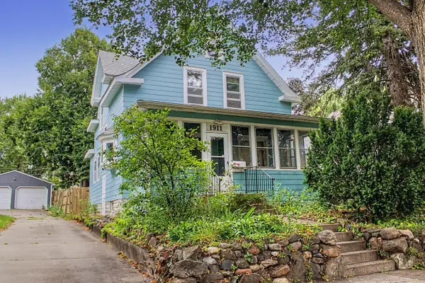 1911 Pierce Street Ne, Minneapolis, MN 55418