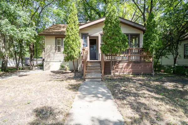 915 College Street N, Fargo, ND 58102