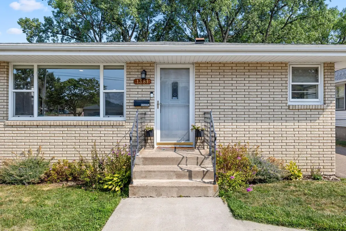 1381 Hoyt Avenue E, Saint Paul, MN 55106 - #1