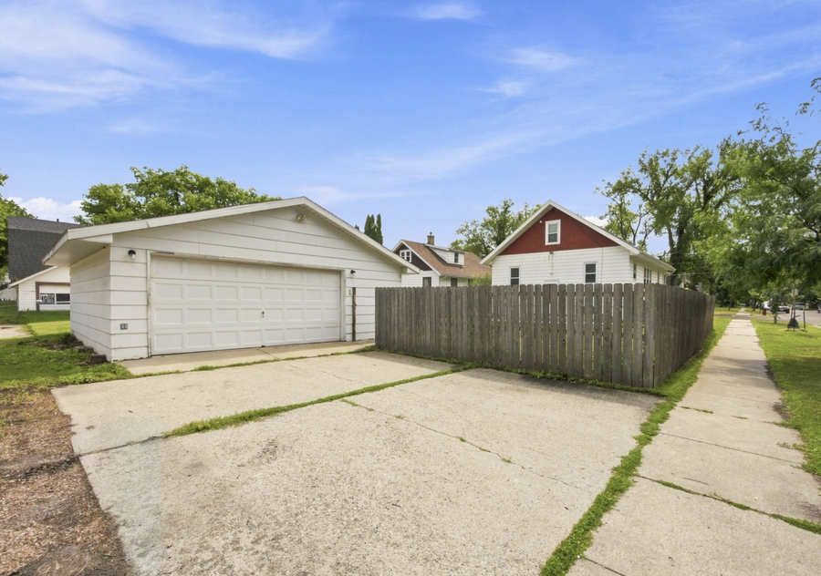 1021 9th Avenue N, Fargo, ND 58102 - #2