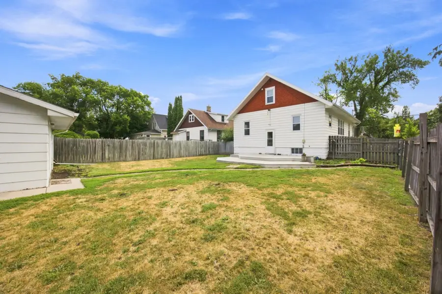 1021 9th Avenue N, Fargo, ND 58102 - #3
