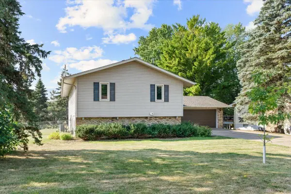 7901 37th Avenue N, New Hope, MN 55427