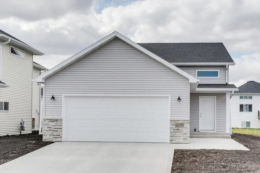 6739 Selkirk Drive S, Fargo, ND 58104 - #3