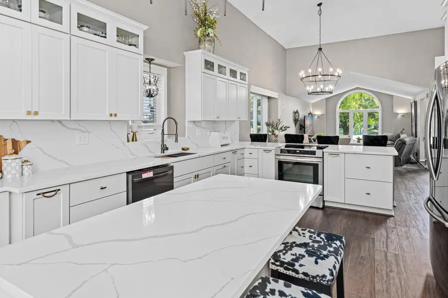 3110 Canyon Circle, Chaska, MN 55318 - #3