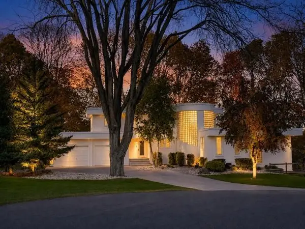 317 Meadow Woods Drive, Mankato, MN 56001