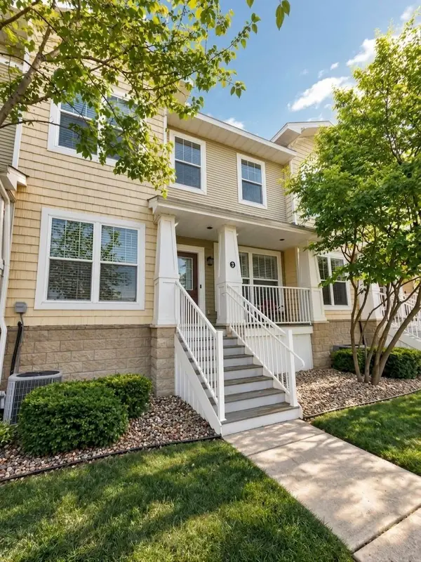 1240 County Road D E #3, Maplewood, MN 55109