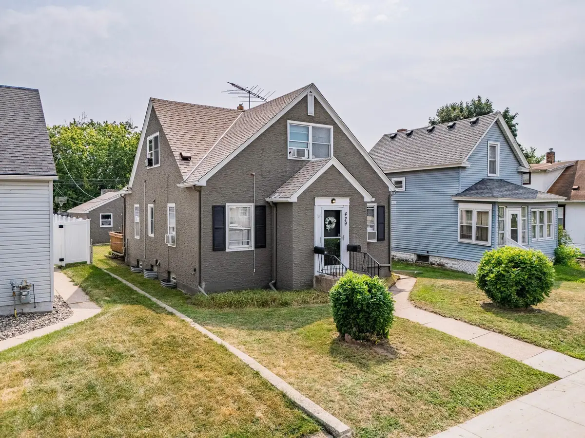 429 5th Avenue S, South Saint Paul, MN 55075 - #1