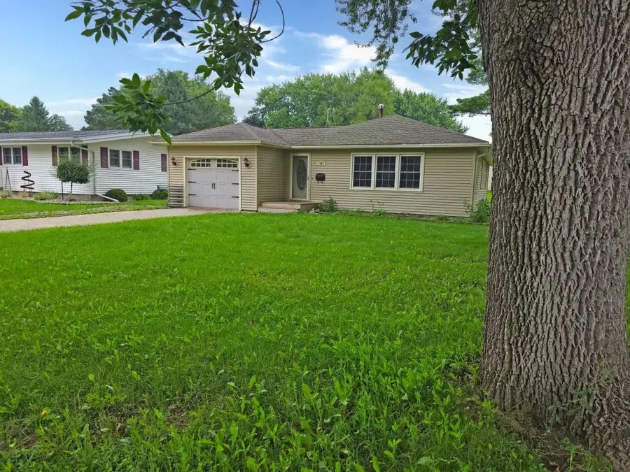 1109 S Moore Street, Blue Earth, MN 56013 - #2