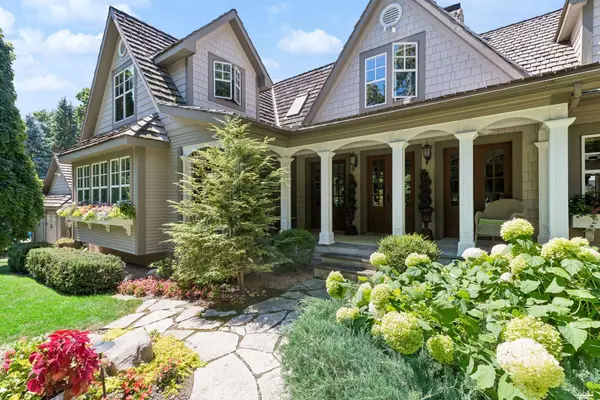 6880 Lotus Trail, Chanhassen, MN 55317
