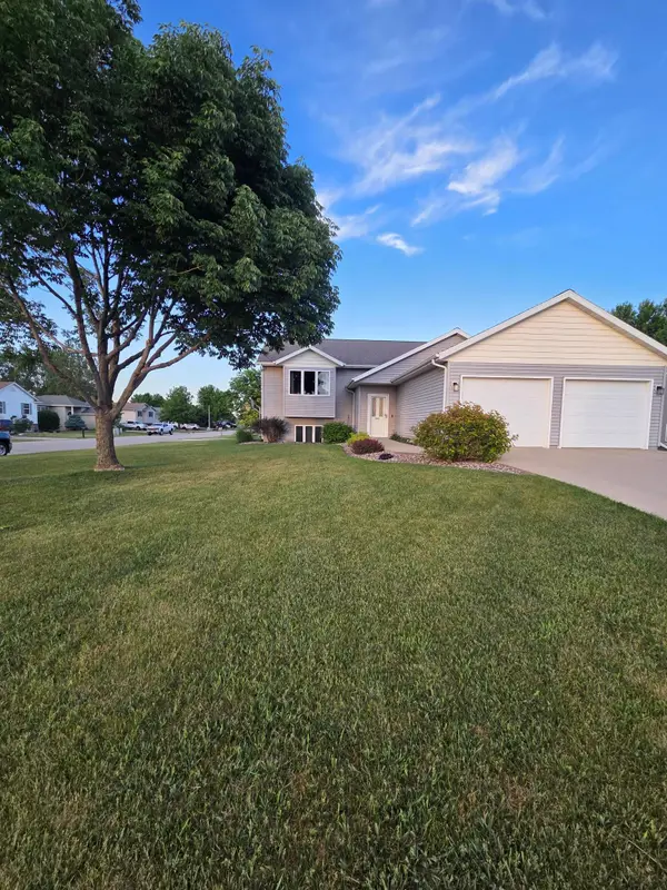 902 Nancy Court Sw, Eyota, MN 55934