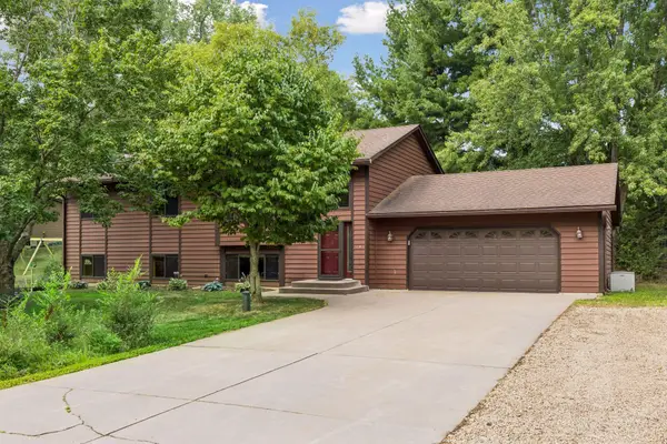 1076 Cottonwood Drive, Hudson, WI 54016