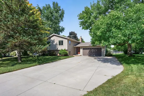 1945 Beaver Dam Court, Eagan, MN 55122