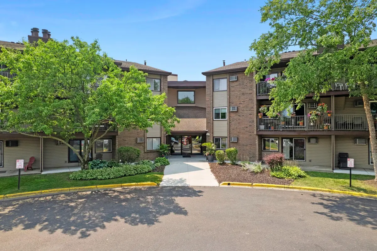 3420 Golfview Drive #123, Eagan, MN 55123 - #1