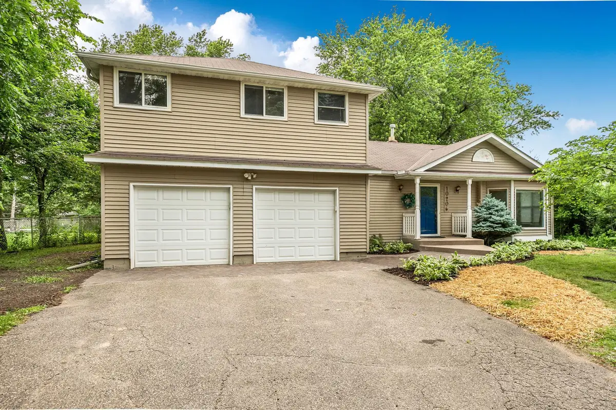 10206 Lakeview Drive W, Minnetonka, MN 55305 - #1
