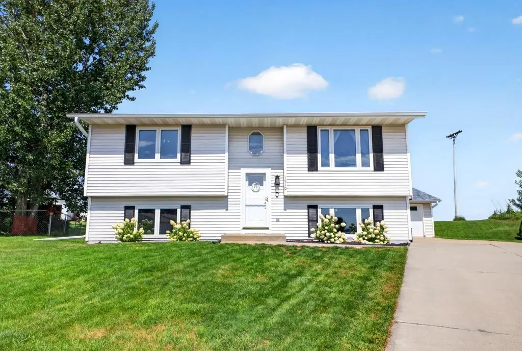 1910 3rd Avenue Ne, Stewartville, MN 55976 - #1