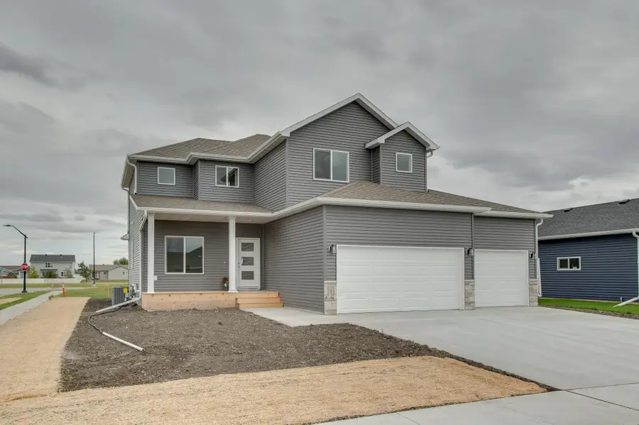 2534 Golden Lane S, Fargo, ND 58104 - #2