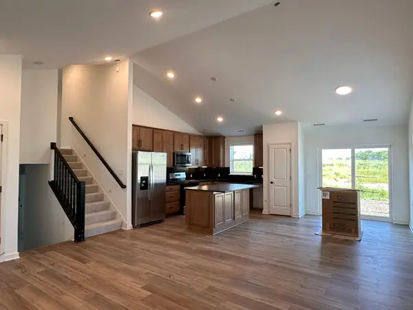 1652 Lund Way, Shakopee, MN 55379
