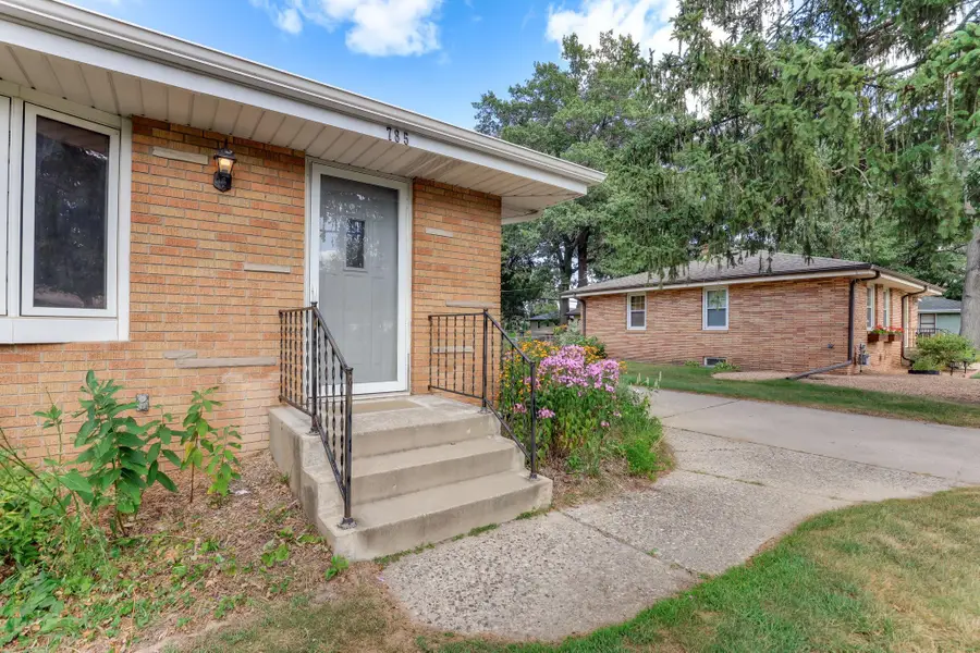 785 Grandview Avenue W, Roseville, MN 55113 - #3