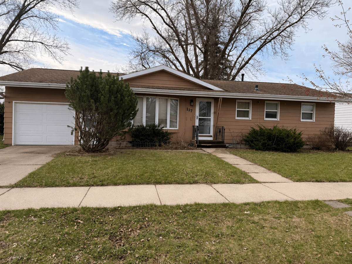 117 Southdale Street Se, Sleepy Eye, MN 56085 - #1