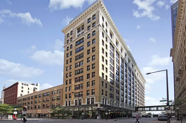 350 Saint Peter Street #903, Saint Paul, MN 55102