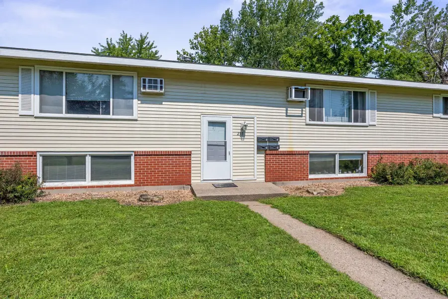 255 6th Avenue Ne, Hutchinson, MN 55350 - #3