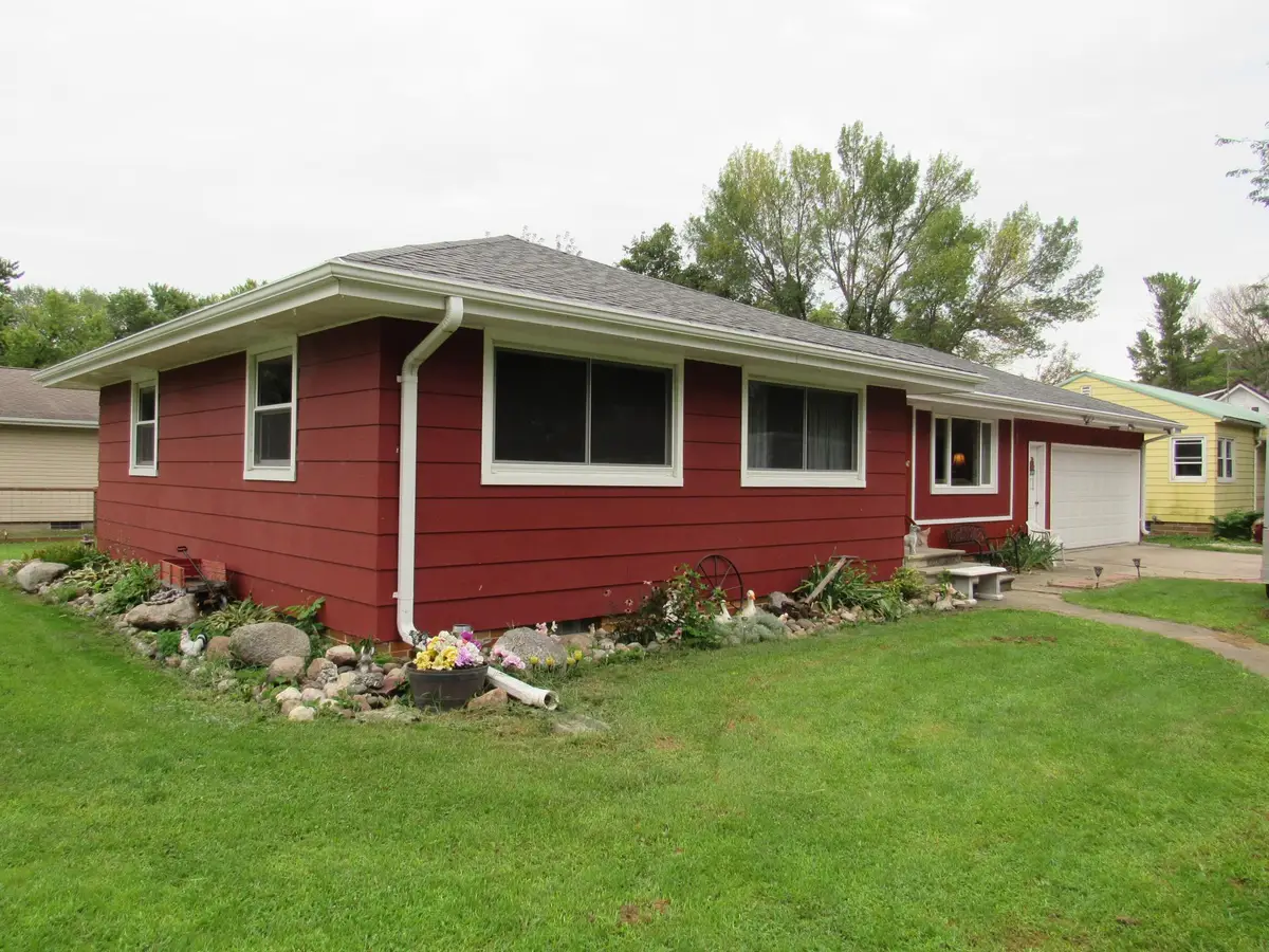 102 6th Street S, Swea City, IA 50590 - #1