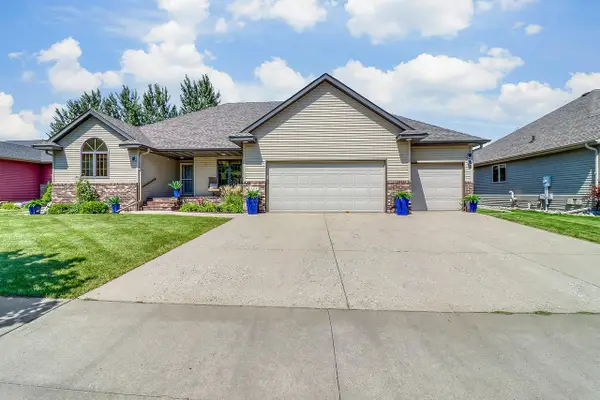 555 Queens Court, Moorhead, MN 56560