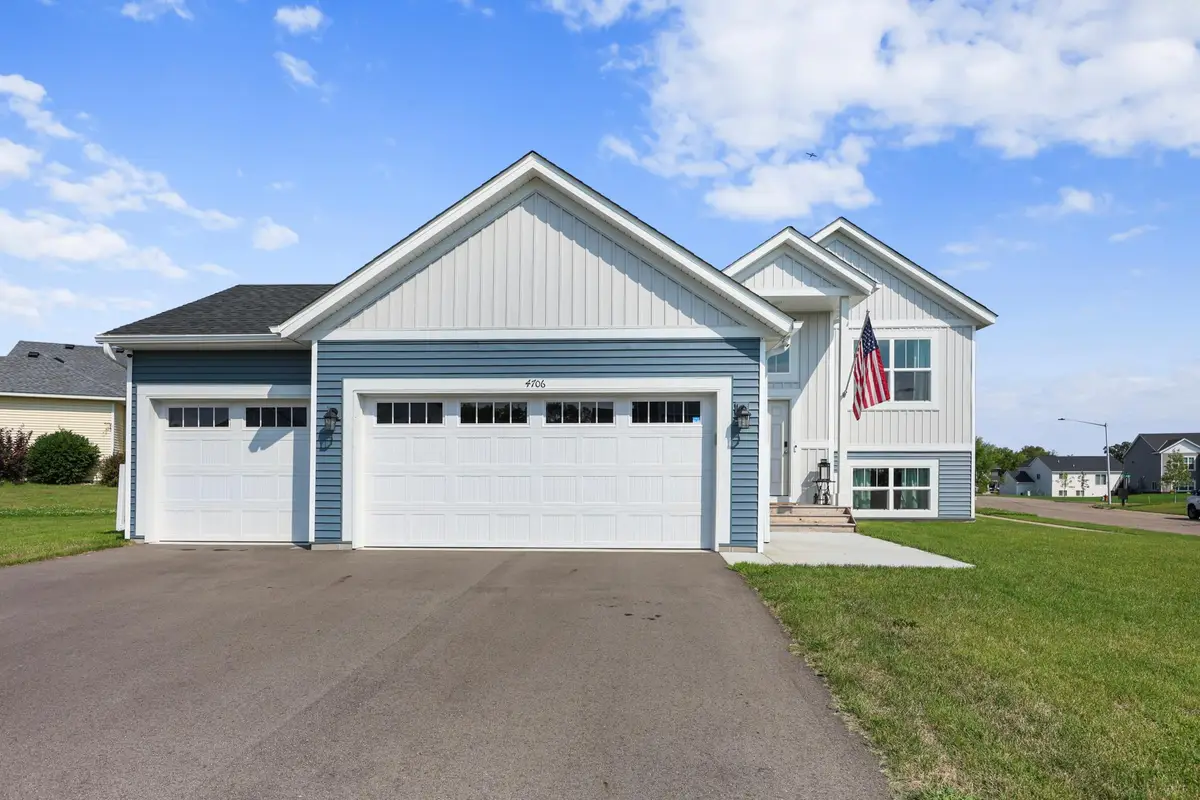 4706 8th Street Loop Ne, Saint Cloud, MN 56304 - #1