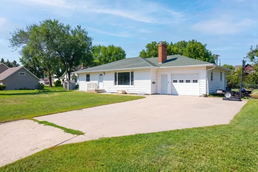 142 10th Avenue N, Casselton, ND 58012 - #2