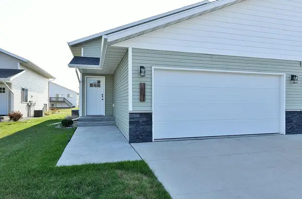 7284 30th Street S, Fargo, ND 58104