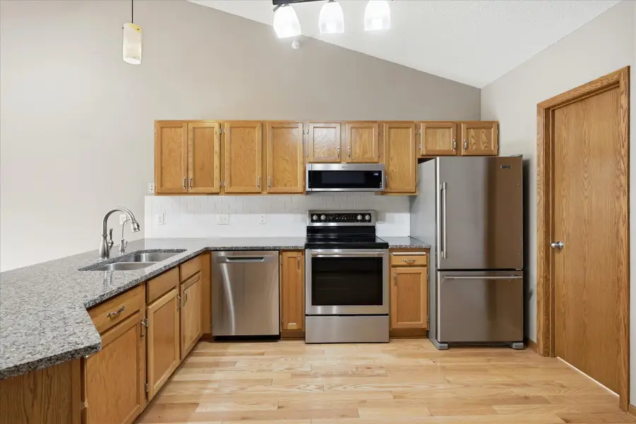 10605 44th Avenue N #E, Plymouth, MN 55442 - #3
