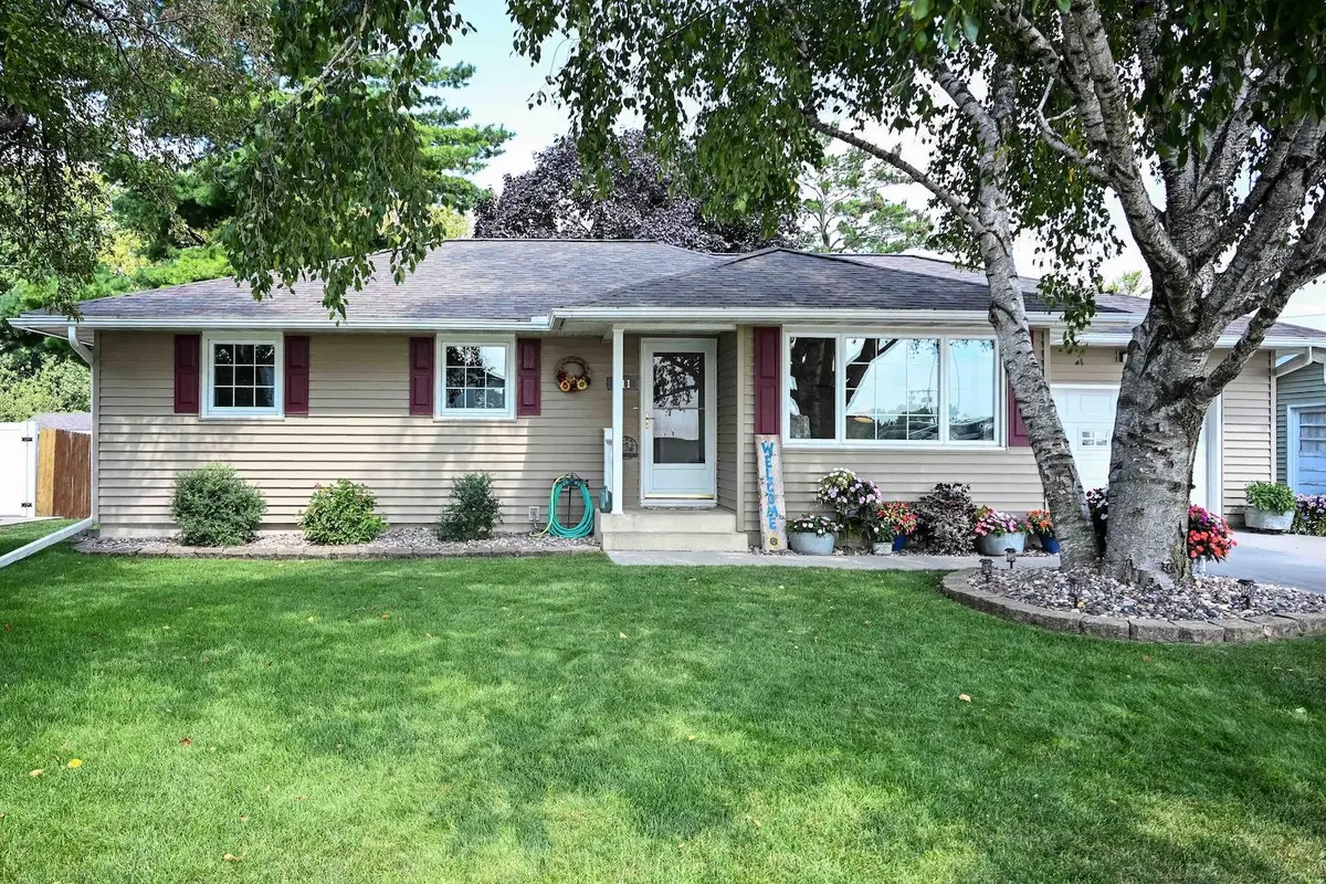 211 6th Street Sw, Eyota, MN 55934 - #1