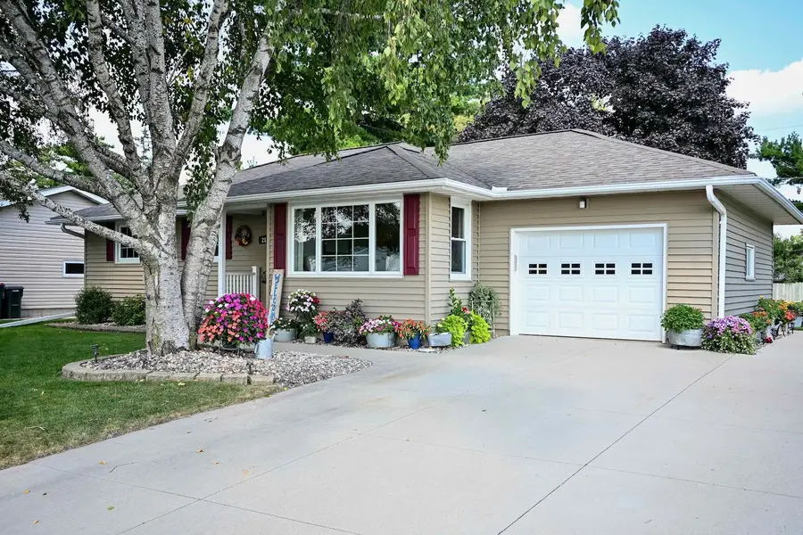 211 6th Street Sw, Eyota, MN 55934 - #2