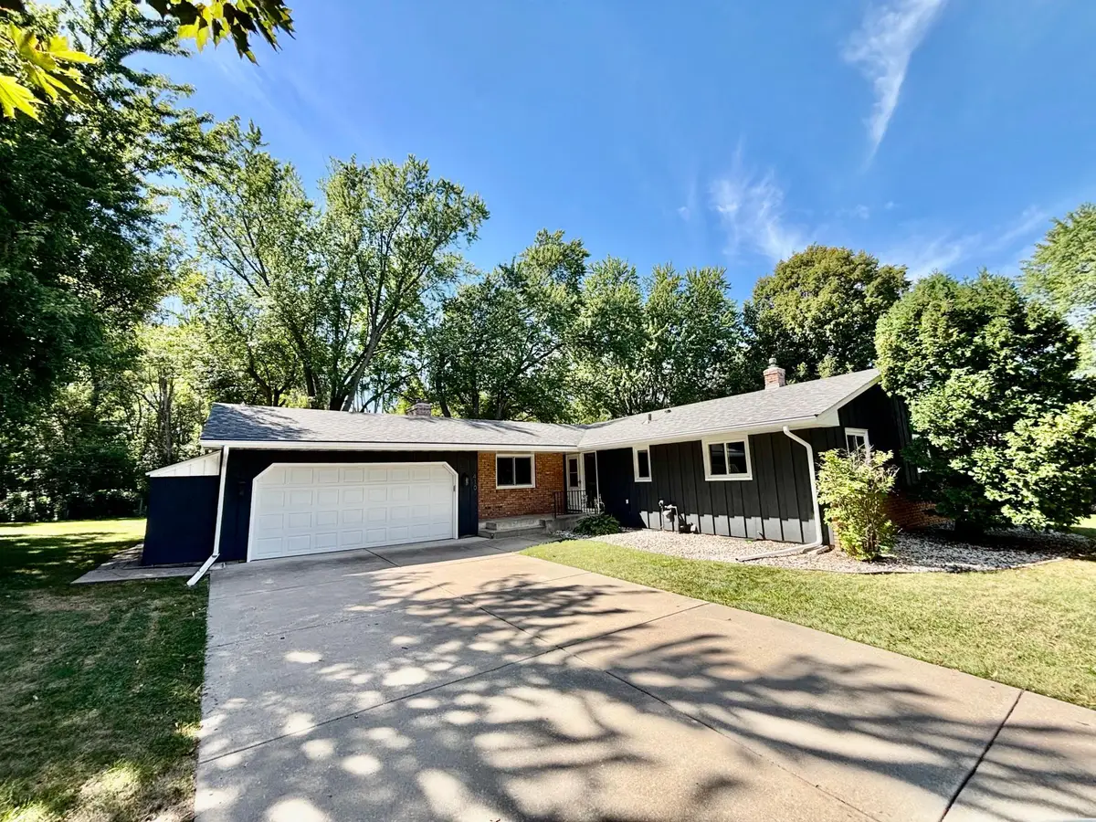 410 Betty Lane, West Saint Paul, MN 55118 - #1