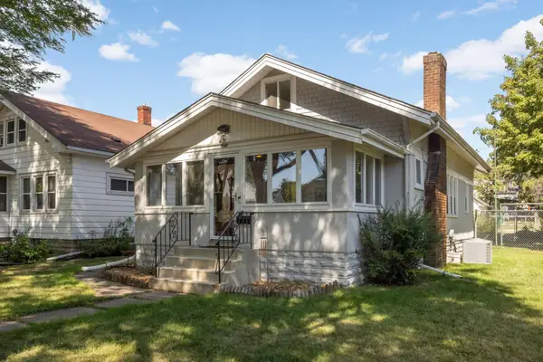 1047 Rose Avenue E, Saint Paul, MN 55106