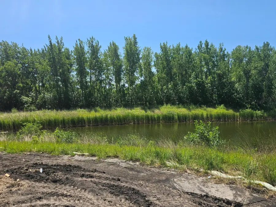 246 10th Avenue Ne, Hutchinson, MN 55350 - #3