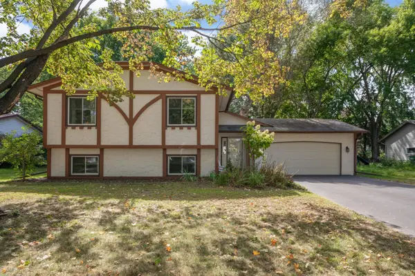 686 Maple Pond Court, Shoreview, MN 55126
