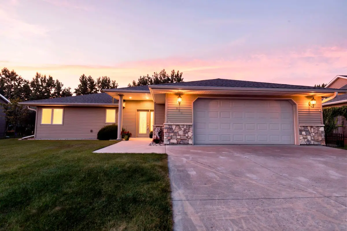 820 Willow Drive, Hutchinson, MN 55350 - #1