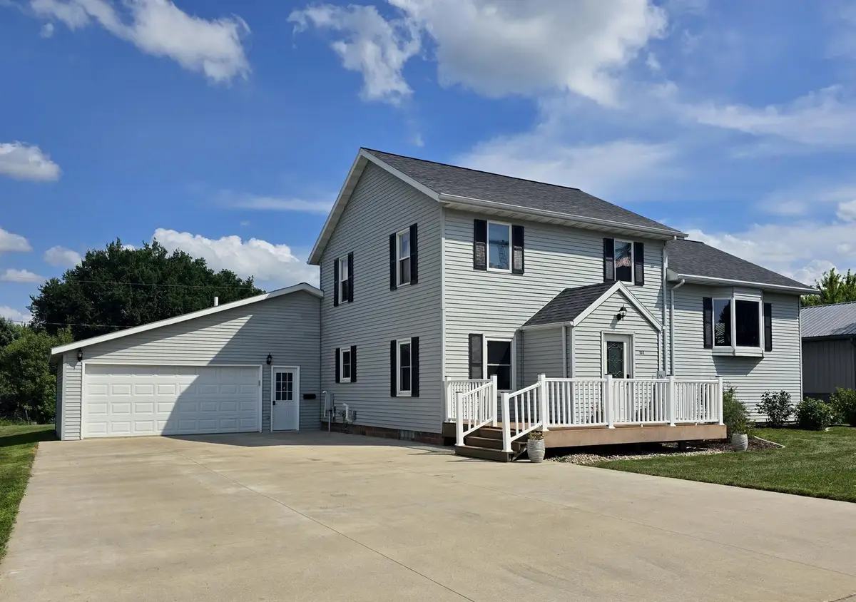 102 County Road 16 S, Comfrey, MN 56019 - #1