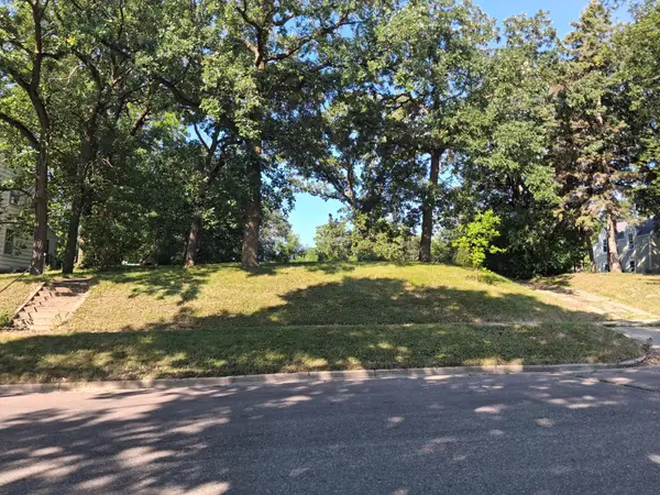 423 N Cleveland Avenue, Fergus Falls, MN 56537