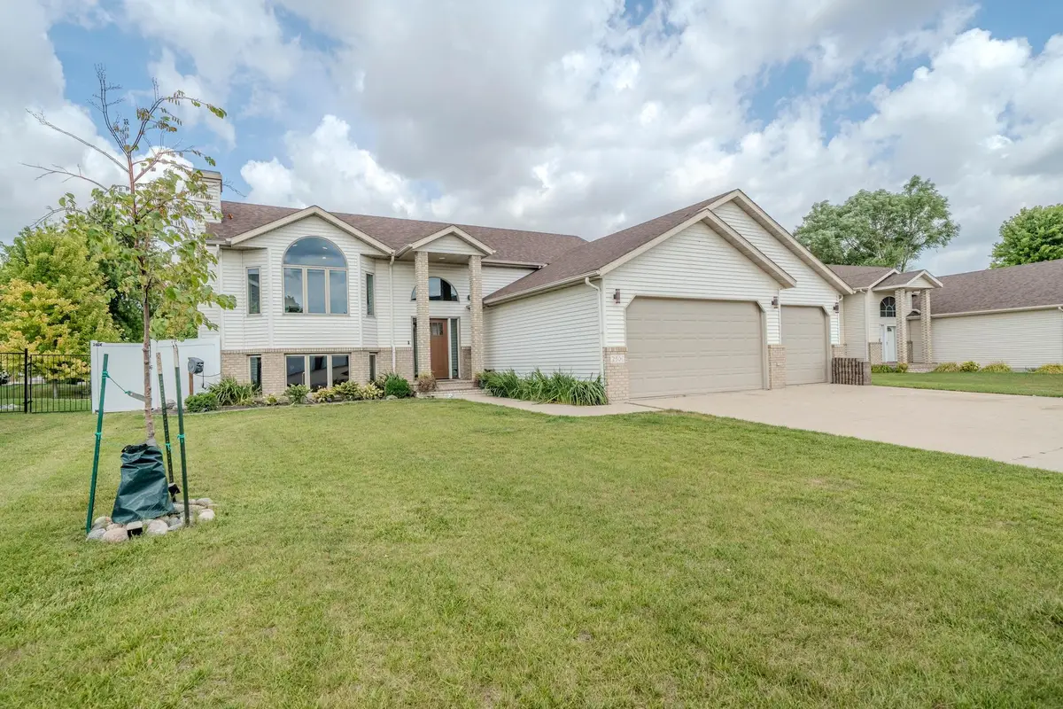 2501 Parkview Drive S, Fargo, ND 58103 - #1