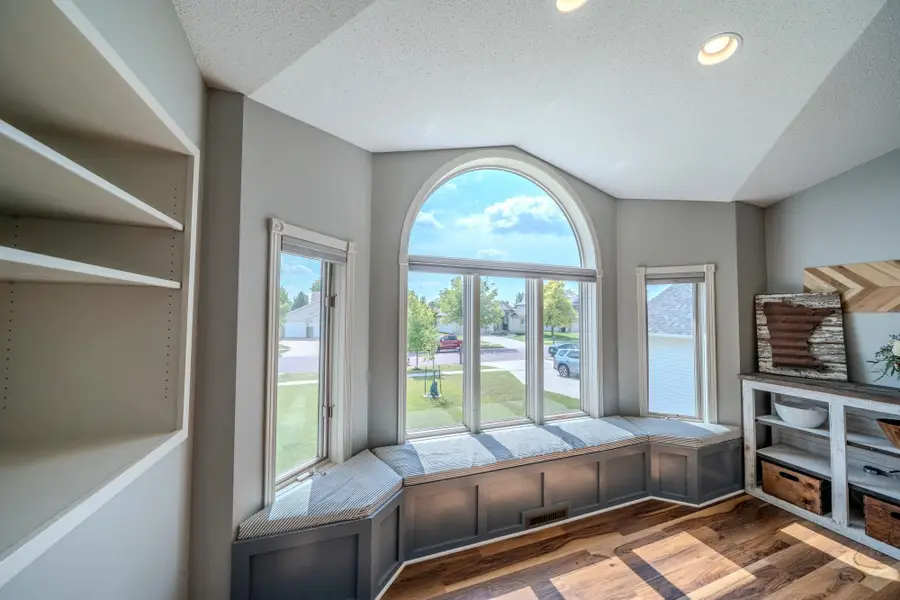 2501 Parkview Drive S, Fargo, ND 58103 - #2