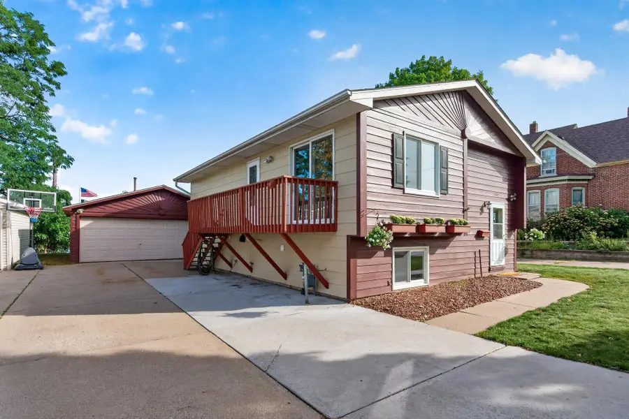 2715 10th Avenue E, North Saint Paul, MN 55109 - #2