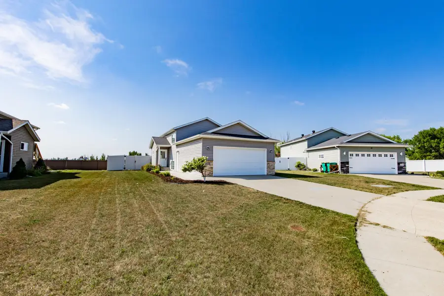 613 5th Street E, Horace, ND 58047 - #2