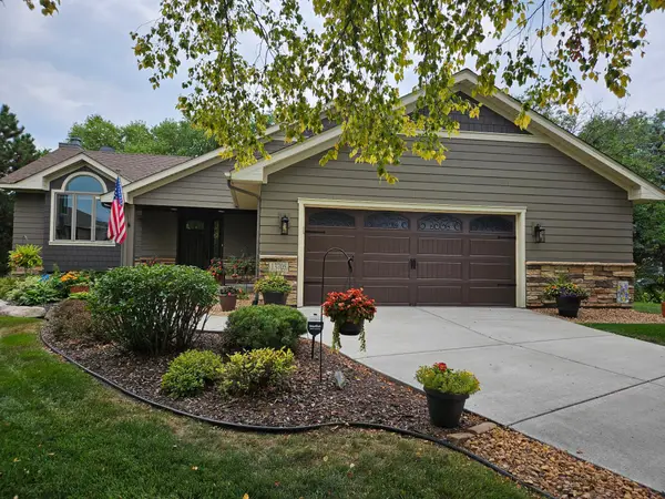 13705 59th Place N, Plymouth, MN 55446