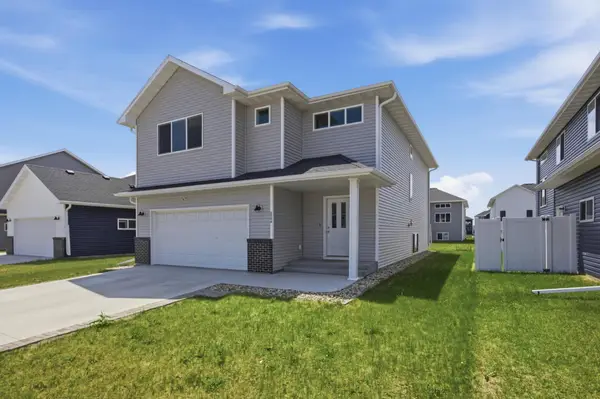 2506 Fulton Loop S, Fargo, ND 58104