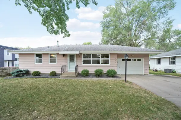 903 Parallel Street, Chaska, MN 55318