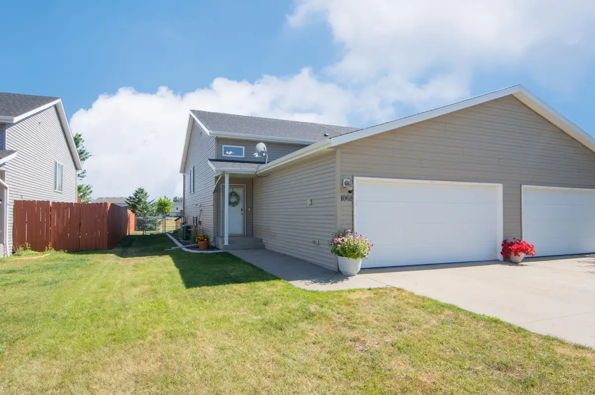 1062 38 1/2 Avenue W, West Fargo, ND 58078 - #1