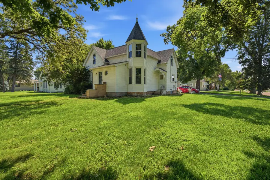 204 E 12th Street, Blue Earth, MN 56013 - #2